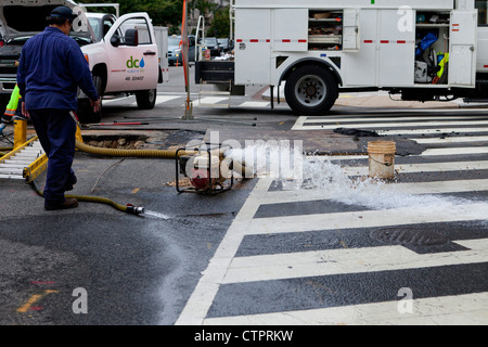 Un motorizzato pompa acqua utilizzata nel sistema fognario Foto Stock
