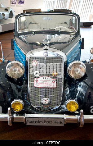 Vintage Mercedes-Benz 170 DS auto sul display in Mercedes-Benz World, Brooklands, Weybridge, Surrey, England, Regno Unito Foto Stock