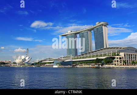 Il Marina Bay Sands e Skypark, hotel di lusso a 5 stelle, casinò e complesso per lo shopping in Singapore. Foto Stock