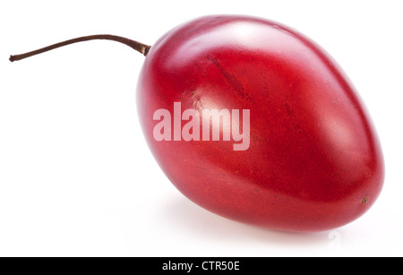 Tamarillo frutti su uno sfondo bianco. Foto Stock