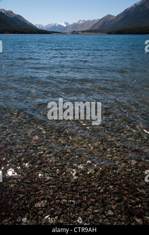 In splendido isolamento i laghi Mavora tratto fra la Livnigstone e la Thomson montagne nelle Alpi del Sud. Foto Stock