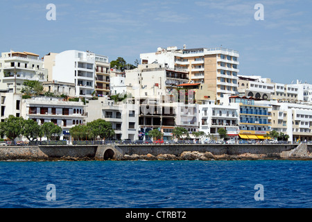 Il pittoresco lungomare di Aghios Nikolaos sull'isola greca di creta. L'Europa. Foto Stock