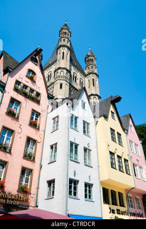 Colorate storico di vecchi edifici in Fischmarkt nella Città Vecchia o Altstadt Colonia Germania Foto Stock