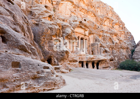 Vista della piazza di piccolo antiquariato Petra, Giordania Foto Stock