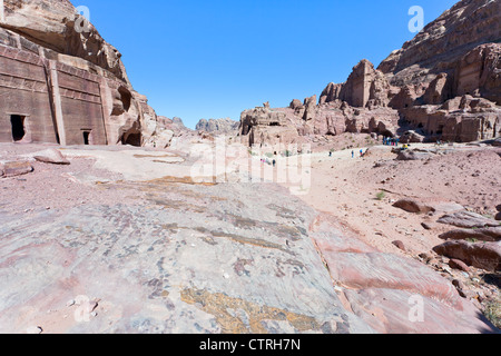 Strada di facciate in città Petra, Giordania Foto Stock