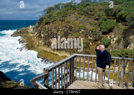 Un turista di prendere una fotografia del Nord gola su North Stradbroke Island nel Queensland Foto Stock