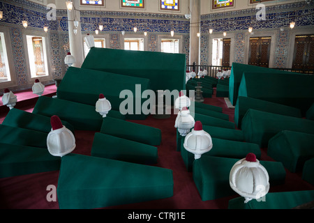 Royal cenotaphs nel mausoleo del sultano ottomano Mahmud III, Istanbul, Turchia Foto Stock