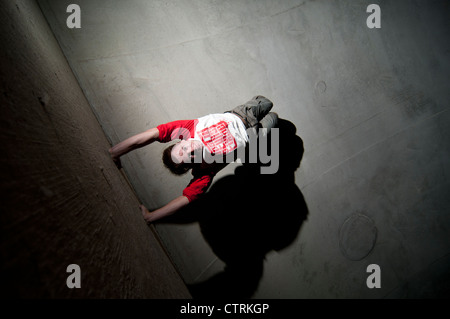 Breakdancer nel tunnel Foto Stock