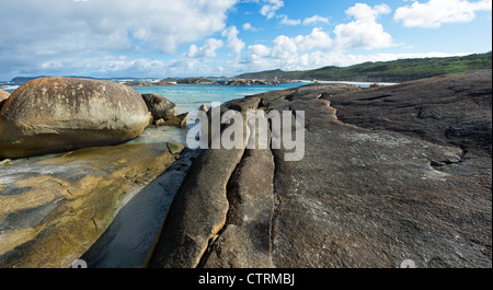 Rocce al pool di Verdi al largo della costa di William Bay National Park in Australia Occidentale Foto Stock