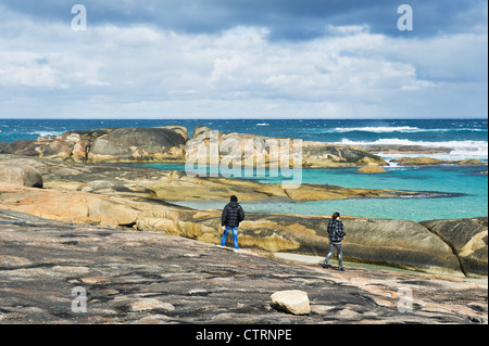 Rocce al pool di Verdi al largo della costa di William Bay National Park in Australia Occidentale Foto Stock