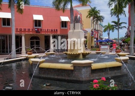 Florida Lee County,estero,Miromar Outlets,shopping shopper shopping negozi mercati di mercato di vendita di acquisto, negozi al dettaglio negozi business Foto Stock