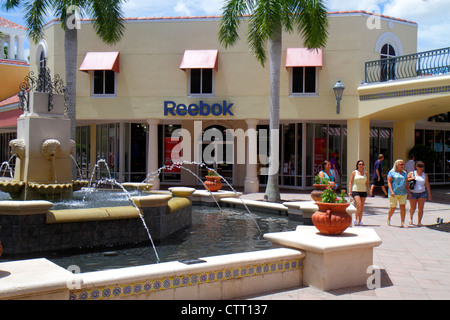 Florida Lee County,estero,Miromar Outlets,shopping shopper shopping negozi mercati di mercato di vendita di acquisto, negozi al dettaglio negozi business Foto Stock