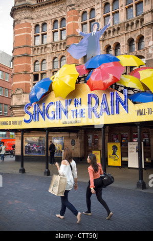 Singin nella pioggia al Palace Theatre Foto Stock