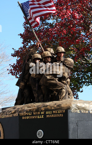 Una statua vivente galleggiante a Milwaukee veterani parata del giorno del Wisconsin bandiera il sollevamento in corrispondenza di Iwo Jima DURANTE LA SECONDA GUERRA MONDIALE Foto Stock