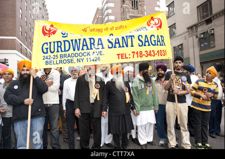 Xxv Sikh annuale parata del giorno su Madison Ave. Migliaia di sikh ha partecipato e ha partecipato alla sfilata. Foto Stock