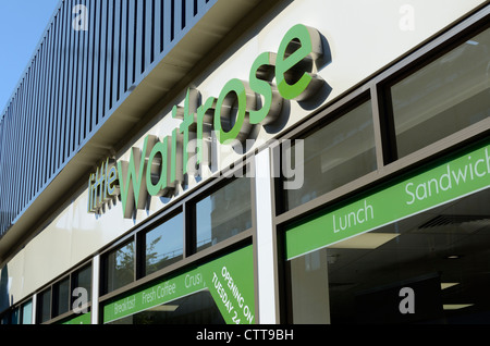 Piccolo supermarket Waitrose store, Holloway Road, London, Regno Unito Foto Stock