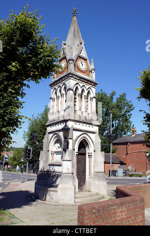 Torre dell Orologio BITTERNE triangolo del parco Foto Stock