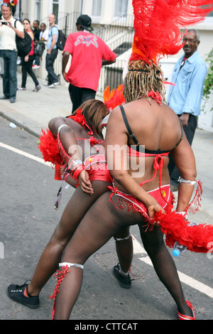 Partecipante del 2010 carnevale di Notting Hill. Europa il più grande festival e la parata. [Solo uso editoriale] Foto Stock