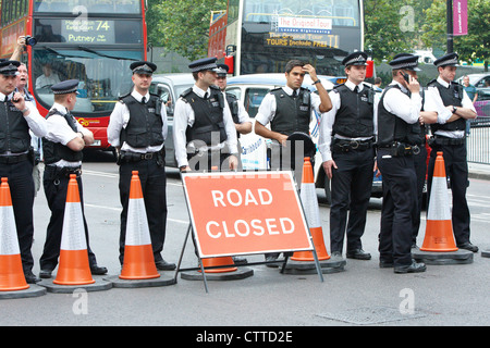 I tassisti causare paralisi intorno a Hyde Park Corner durante una manifestazione di protesta circa la loro esclusione dalle corsie olimpico Foto Stock