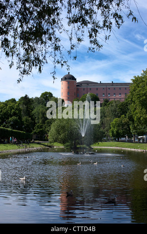 Fontane d'acqua nel parco Svandammen sotto il castello di Uppsala. La Svezia. Foto Stock