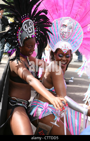 Partecipante del 2010 carnevale di Notting Hill. Europa il più grande festival e la parata. [Solo uso editoriale] Foto Stock