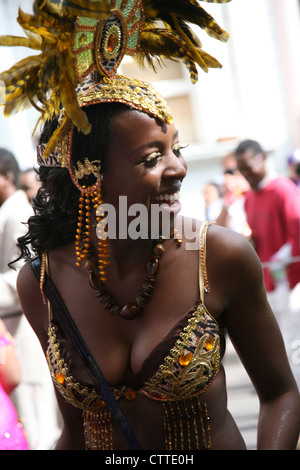 Partecipante del 2010 carnevale di Notting Hill. Europa il più grande festival e la parata. [Solo uso editoriale] Foto Stock