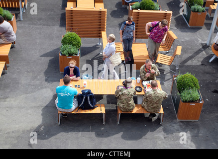 Londra 2012 Giochi Olimpici - esercito personale godono di pausa pranzo per il McDonald Foto Stock