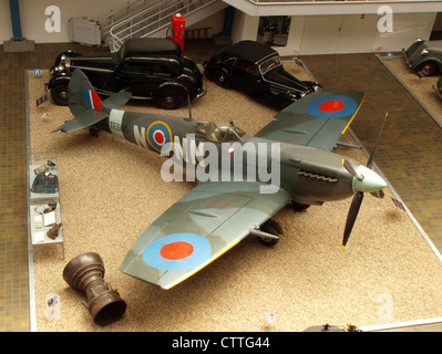 Supermarine Spitfire LF Mk. L'IXe, esposto al National Technical Museum di Praga, è uno storico aereo da caccia britannico della seconda guerra mondiale, conosciuto per la sua agilità e il suo ruolo nella superiorità aerea, ha svolto un ruolo cruciale nella battaglia d'Inghilterra. Foto Stock