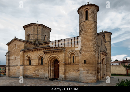 Chiesa di San Martín de Tours xi secolo tempio cattolica in Frómista, prototipo del Romanico europeo a Palencia, Camino de Santiago, Spagna. Foto Stock