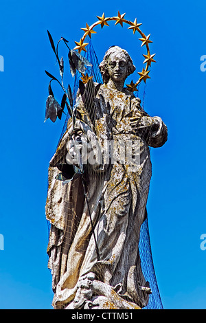 Dettaglio della statua collocata nel 1756 in Piazza Liberty in Timisoara, Romania, per commemorare le vittime della peste Foto Stock