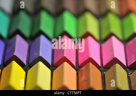 Un assortimento di chalk pastelli - materiale di arte Foto Stock