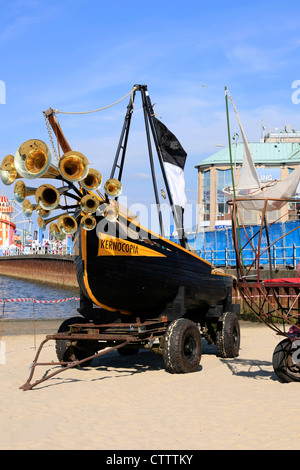 Kernocopia - Cornwall ufficiale di presentazione per le Olimpiadi culturali - una barca con corna Foto Stock