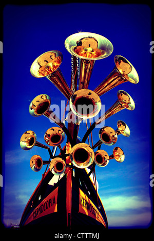 Kernocopia - Cornwall ufficiale di presentazione per le Olimpiadi culturali - una barca con corna Foto Stock