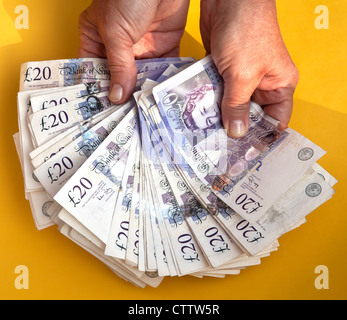 Denaro e valori in cassa Foto Stock