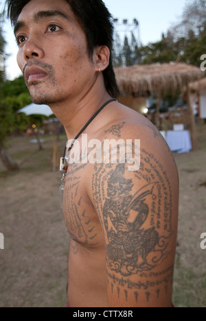 Kickboxers Wai Khru in Ayuthaya. Molti hanno Sak Yan. Foto Stock