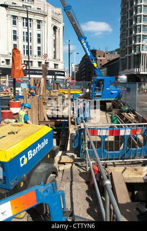 Thameslink Crossrail lavorare alla stazione di Tottenham Court Road, Londra, Regno Unito. Foto Stock