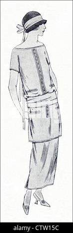 Illustrazione circa 1923. Moda di Parigi. Rose crêpe de Chine in due tonalità utilizzato nella manica corta tonaca con lunga tunica Foto Stock