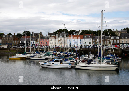 Yacht in marina a Anstruther in East Neuk di Fife, Scozia. Foto Stock