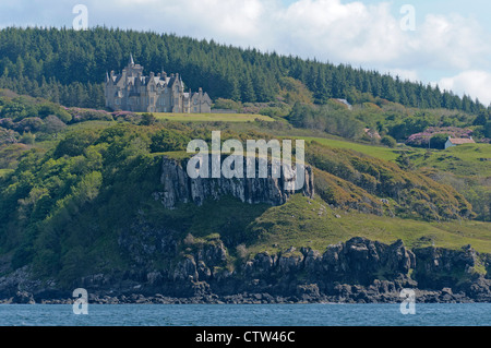 Il castello di Glengorm sull'Isle of Mull, Ebridi Interne, Scozia. Giugno 2011. Foto Stock