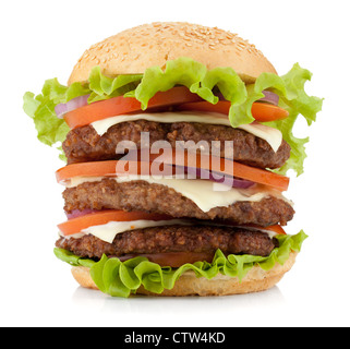 Grandi hamburger di manzo con formaggio, cipolla e pomodori. Isolato su sfondo bianco Foto Stock