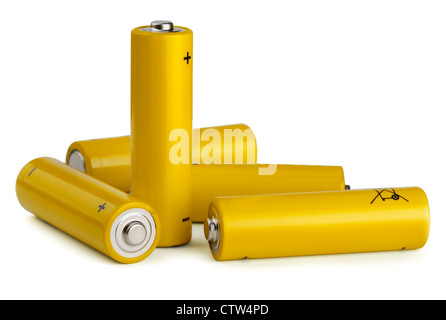 Gruppo di giallo batterie AA isolato su bianco Foto Stock