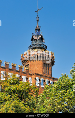 Castell dels Tres Dragons a sud dell'Arc de Triomf, Barcellona, Spagna Foto Stock