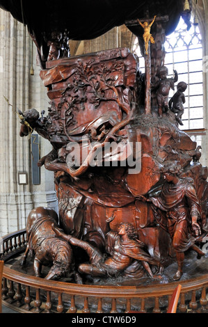Leuven / Louvain, Belgio. St Pieterskerk / la chiesa di San Pietro (15thC tardo gotico). Pulpito barocco (Jacques Berge, 1742) Foto Stock