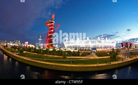 Crepuscolo presso il Parco Olimpico 2012 Olimpiadi di Londra Foto Stock