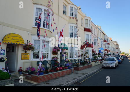 Fila di fronte mare B&B hotel, Terrazza Brunswick, Weymouth Dorset, England, Regno Unito Foto Stock