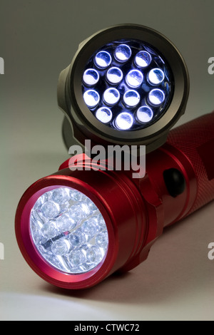 Due moderne torce a LED - acceso (LED Acronimo di Light Emitting Diode) Foto Stock