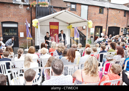 David Walliams (nella foto) dà a parlare del suo libro per bambini Gansta Granny a Roald Dahl Museum in Great Missenden Foto Stock