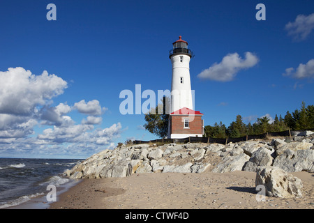 Punto nitido faro sulla riva meridionale del lago Superior Foto Stock