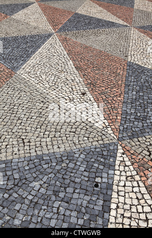 Vista astratta della tradizionale pavimentazione in ciottoli di Belem, Lisbona, Portogallo. Foto Stock