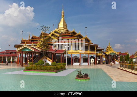 Il tempio di PHAUNG DAW OO PAYA è il santissimo sito buddista nello Stato di Shan - Lago Inle, MYANMAR Foto Stock